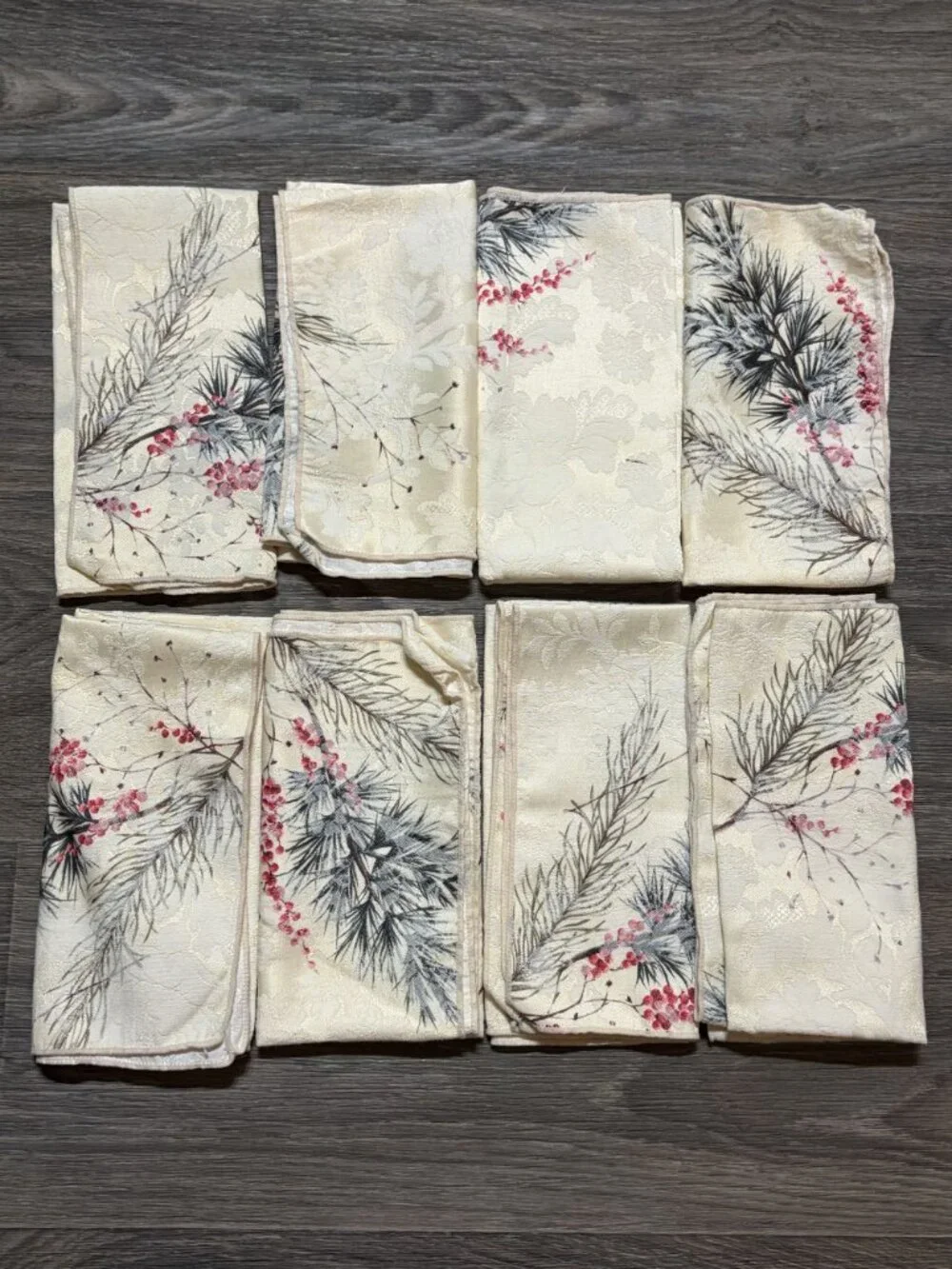 Set of 8 Wilton Court Designs Winter Pine Berries Blend Napkins 19 X 19 Holiday